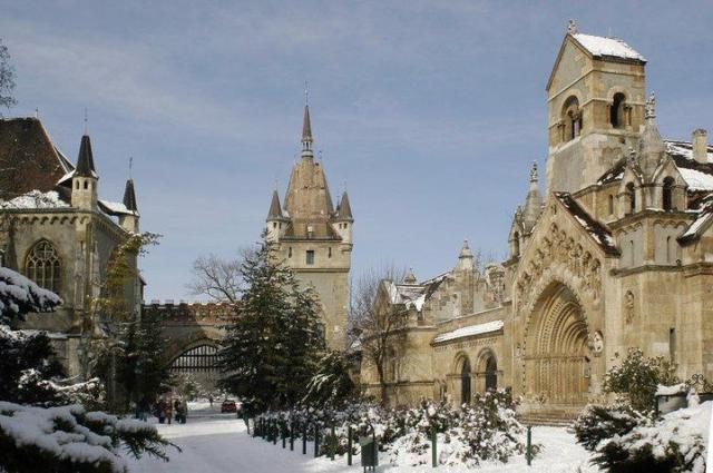Vajdahunyad-Castle-Budapest-in-Winter-Snow.jpeg