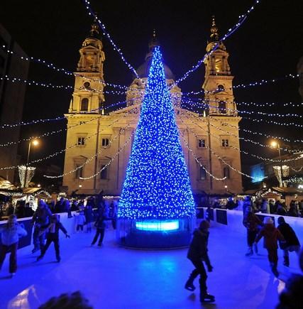 Advent-Fair-Budapest-St-Stephen-Basilica.png