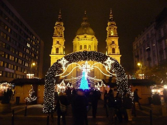 Budapest-St.-Stephens-Advent-market-0.jpg