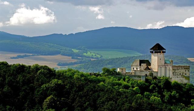 castle-2120935_1280 (1).jpg