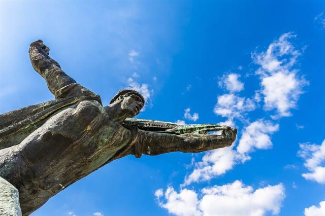 statue-1287398_1280.jpg