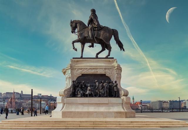 statue-5317412_1280.jpg