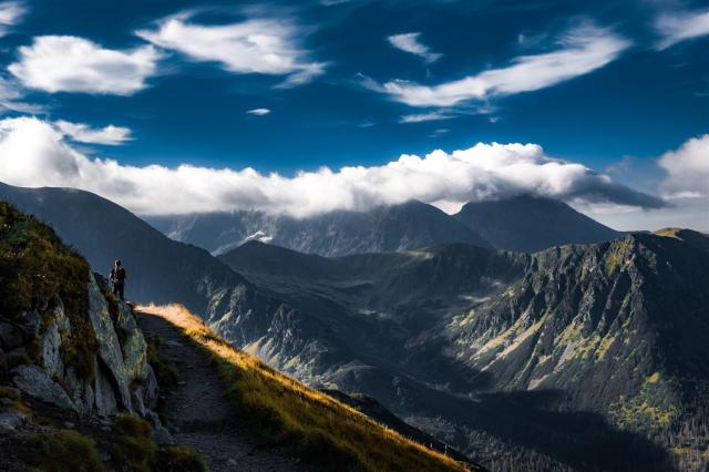 mountains-6544522_19202.jpg