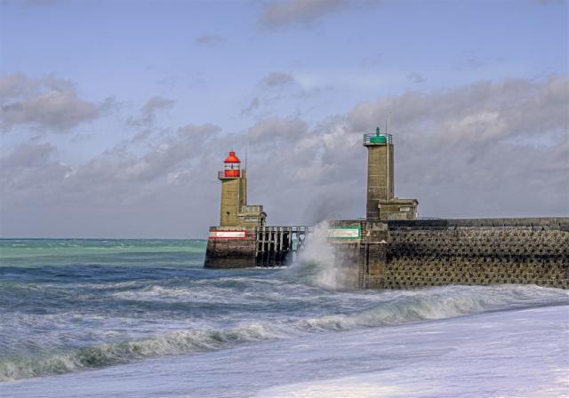 lighthouse-4551810_1920.jpg