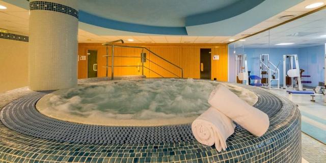 Sirius - jacuzzi.jpg