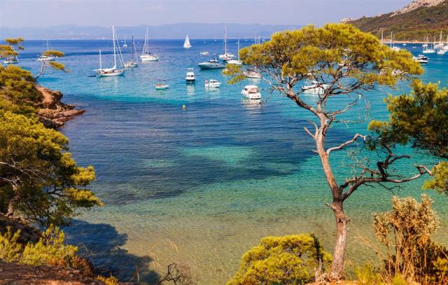 Francie - ostrov Porquerolles shutterstock_669401035.jpg