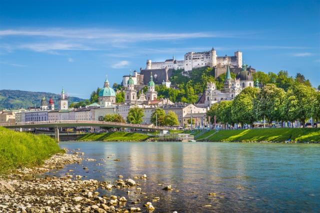 Rakousko - Salcburk  - shutterstock_249115696.jpg