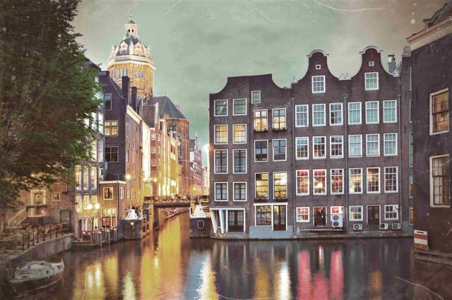Amsterdam 3shutterstock_183020813.jpg