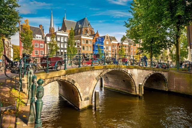 Holandsko -Amsterdam - kanály shutterstock_188438480.jpg