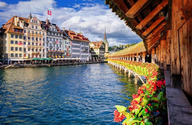 Švýcarsko - Luzen shutterstock_157553498.jpg
