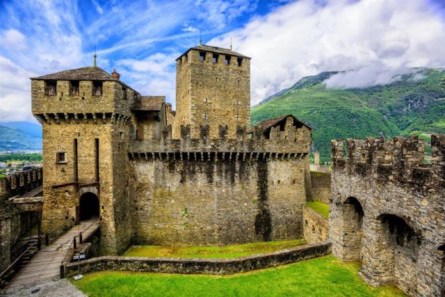 Švýcarsko Bellinzona shutterstock_647570881.jpg