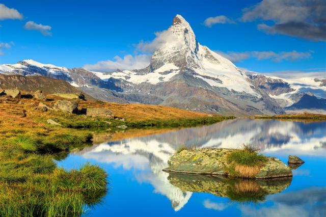 Švýcarsko - panorama s horou Matterhorn shutterstock_314051747.