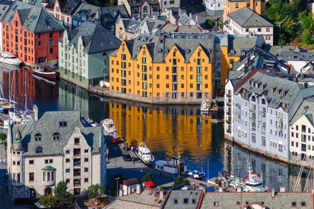 Norsko - Alesund shutterstock_602913284.jpg
