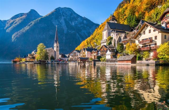 Rakousko - Hallstatt - shutterstock_343762682.jpg