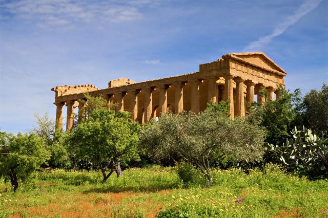 Itálie - Sicílie -  Agrigento shutterstock_137964929.jpg