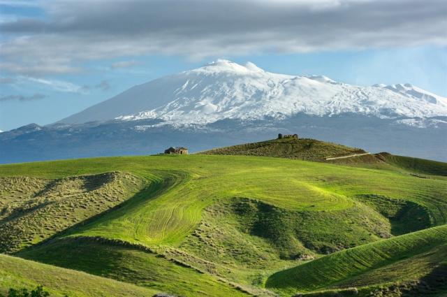 Itálie Sicílie Etna shutterstock_229499500.jpg