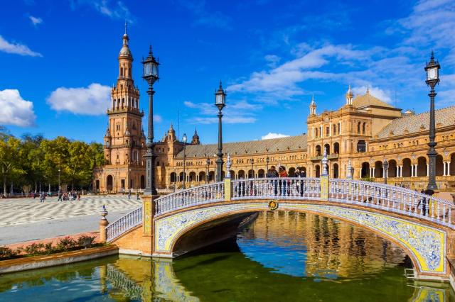 Sevilla shutterstock_132521309.jpg