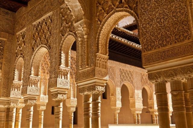 Granada - Alhambra shutterstock_84949117.jpg