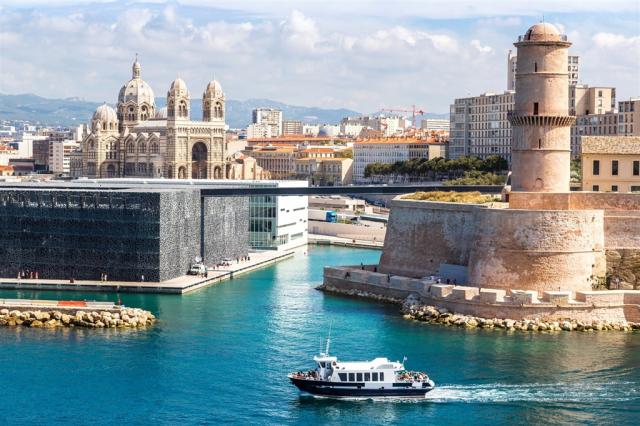 Francie - Marseille katedrála shutterstock_263094182.jpg