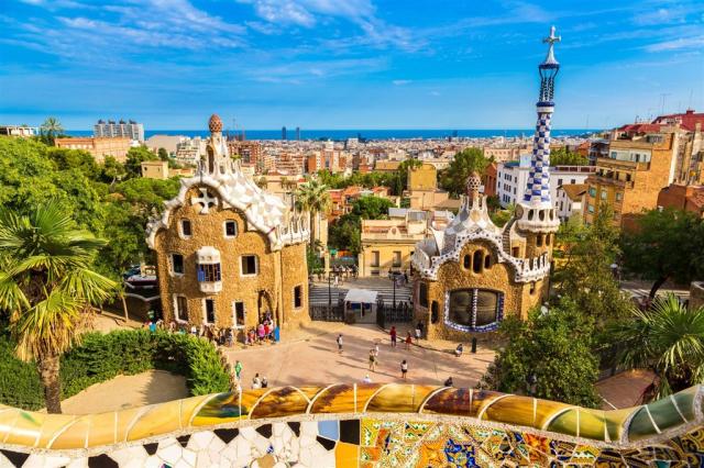 Španělsko - Barcelona - Parc Guell shutterstock_273197942.jpg