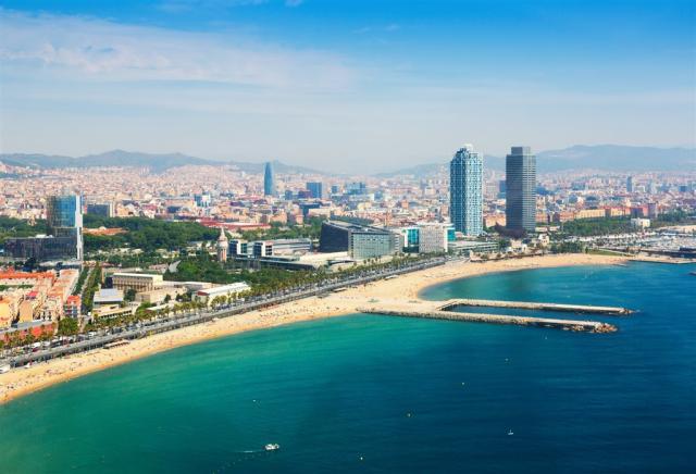 Španělsko Barcelona Port Olimpic shutterstock_212073259.jpg
