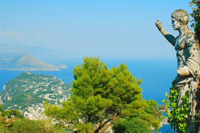 Itálie - ostrov Capri z shutterstock_88152358.jpg