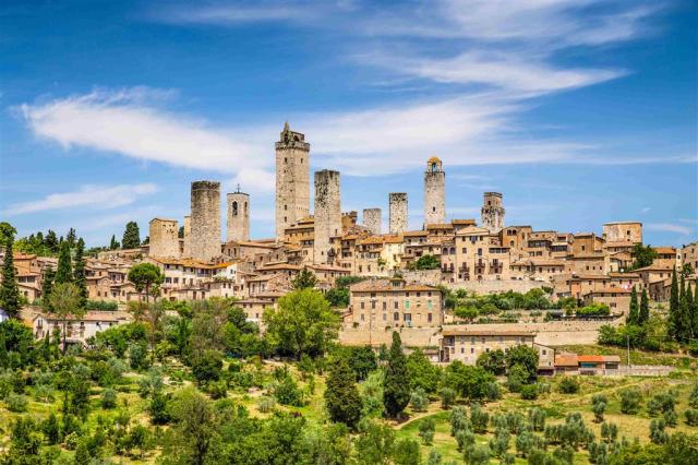 Itálie - San Gimignano z shutterstock_221848963.jpg