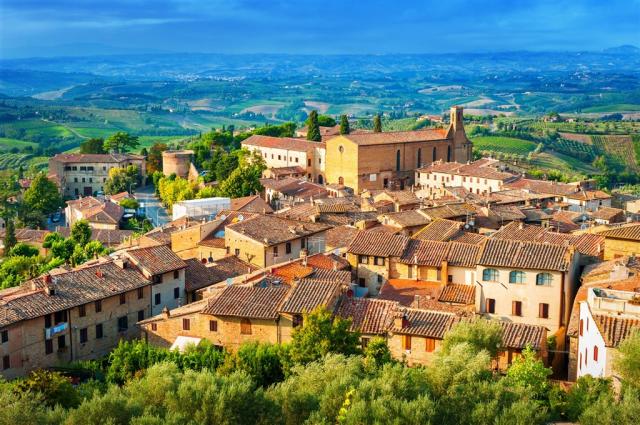 Itálie - toskánské město San Gimignano.shutterstock_416984410.j