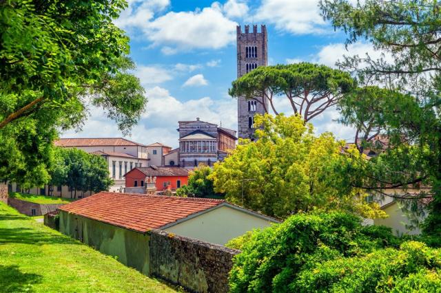 Itálie Lucca shutterstock_401285341.jpg