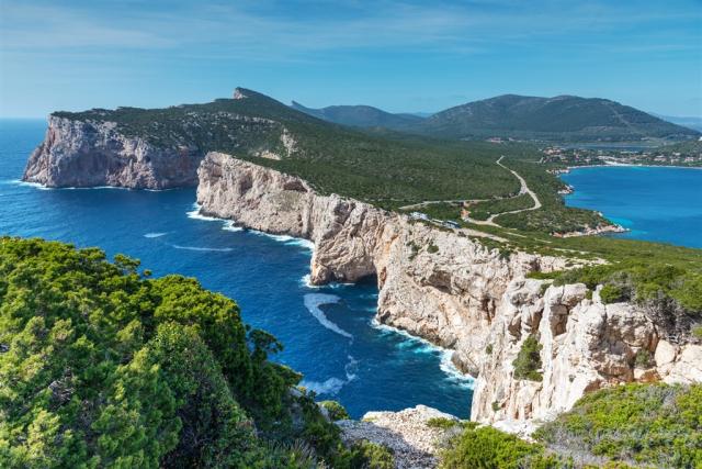 Itálie, Sardinie - Capo Caccia shutterstock_636718843.jpg