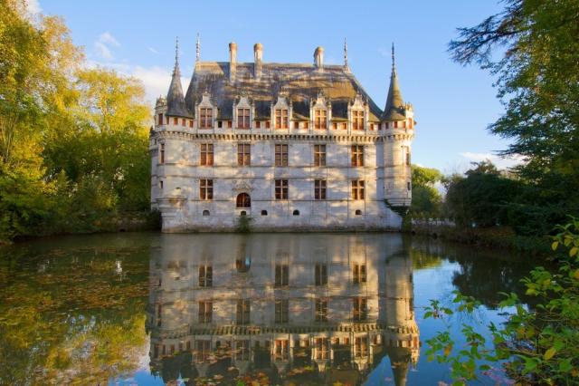 Francie - zámek Azay-le-Rideau shutterstock_120074671.jpg