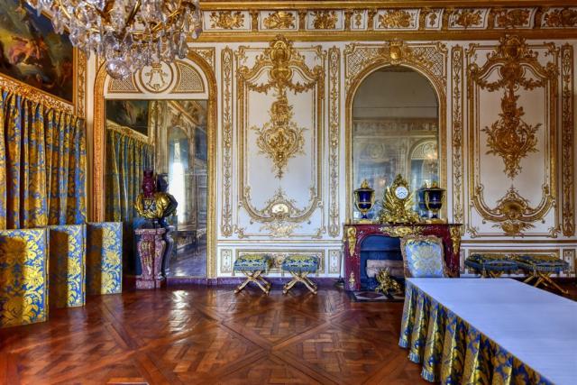 Francie - interiér paláce Versailles shutterstock_664399078.jpg