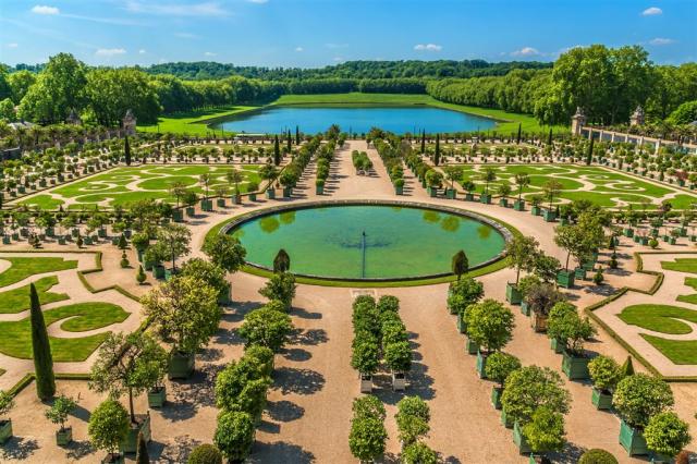 Francie - zahrady Versailles shutterstock_353035742.jpg
