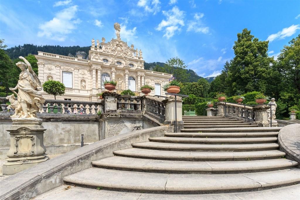 Německo Linderhof shutterstock_304288007.jpg