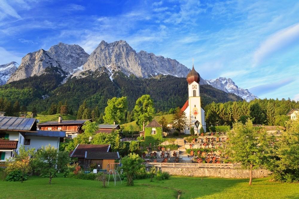 Německo - Zugspitze shutterstock_160102649.jpg