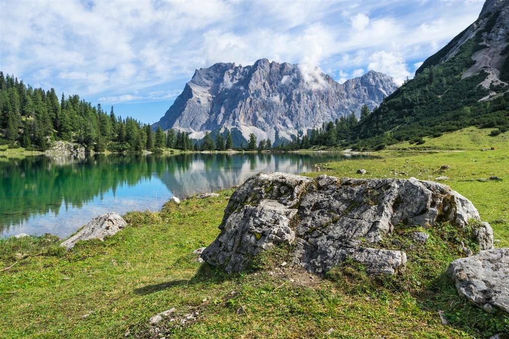 Německo- hora Zugspitze shutterstock_318468302.jpg