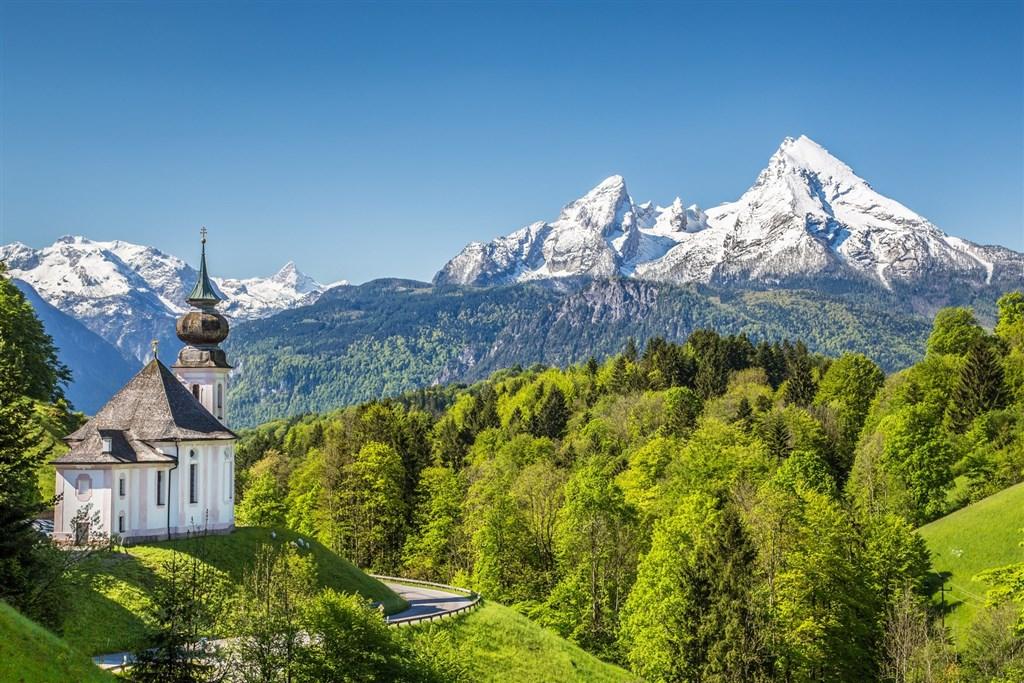 Německo - Berchtesgaden - hora Watzmann 1shutterstock_237759358