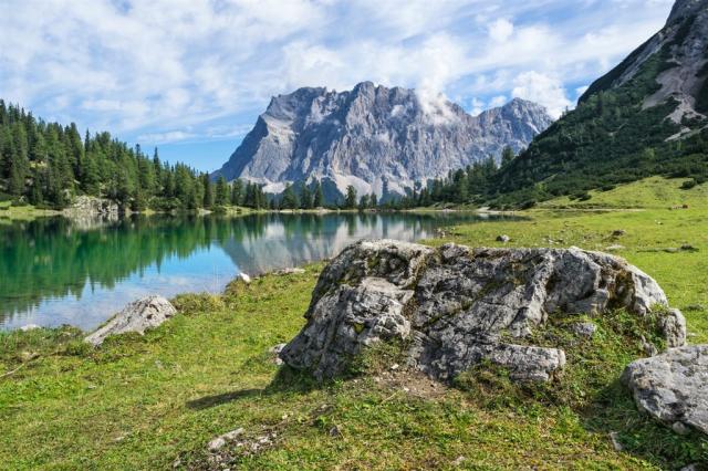 Německo- hora Zugspitze shutterstock_318468302.jpg