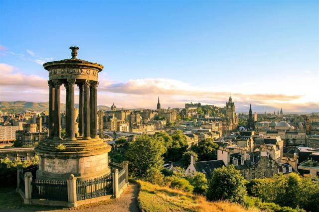 Skotsko - Edinburgh shutterstock_538791175.jpg