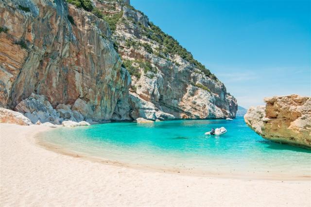 Itálie - Sardinie - Costa Smeralda shutterstock_192489170.jpg