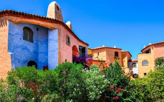 Itálie, Sardinie - Porto Cervo shutterstock_209887975.jpg