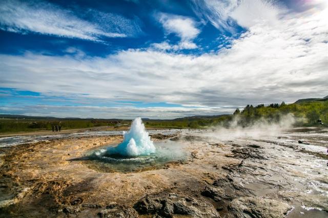 Island shutterstock_341087387.jpg