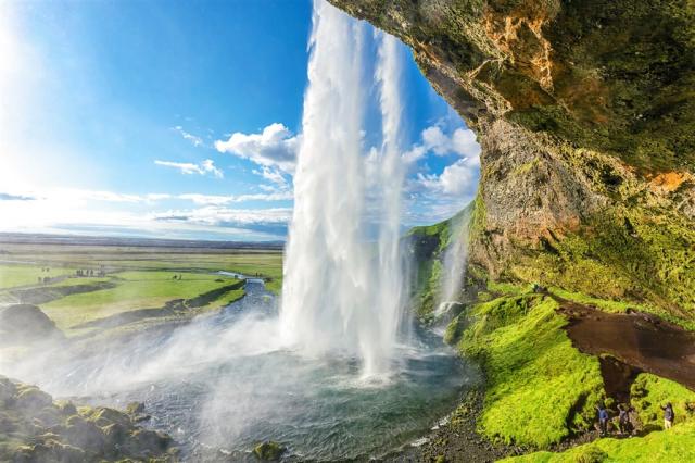 Island Seljalandsfoss shutterstock_307918913.jpg