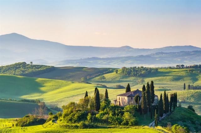 Itálie - Pienza - Val d´ Orcia shutterstock_380923459.jpg