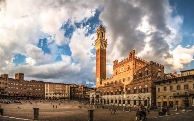 Itálie Siena shutterstock_607238000.jpg