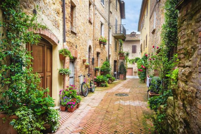 Itálie - Pienza shutterstock_436469914.jpg