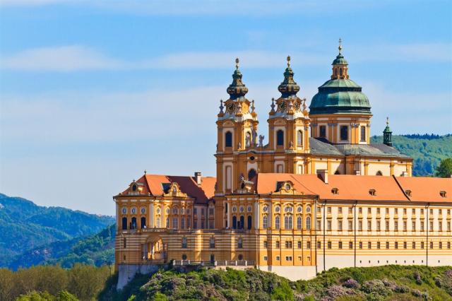 Rakousko - klášter v Melku shutterstock_104116478.jpg