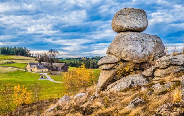 Česká Kanada - Rakousko -  krajina Waldviertelu shutterstock_61