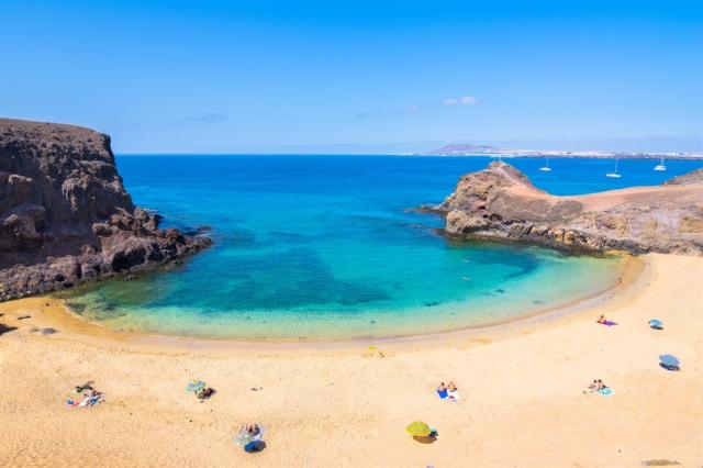 ostrov Lanzarote - pláž Papagayo shutterstock_1757351849.jpg