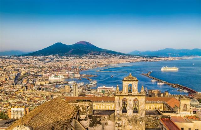 Itálie - Neapol shutterstock_208126402.jpg